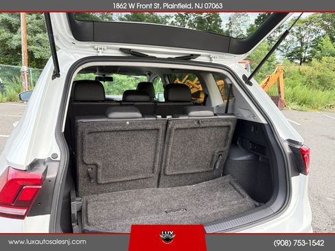 Used 2018 Volkswagen Tiguan SE w/ 3rd Row Seat Package AWD/4WD image 36