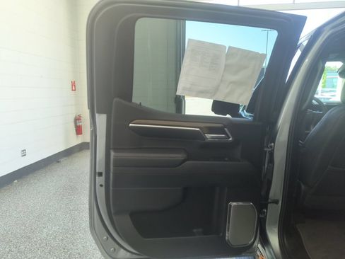 Used 2024 Chevrolet Silverado 1500 High Country w/ Technology Package AWD/4WD image 29