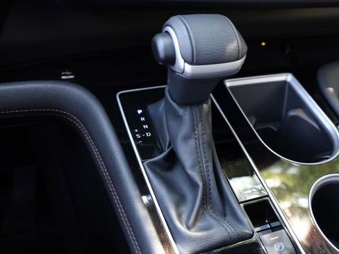 Used 2025 Toyota Sienna Platinum image 40