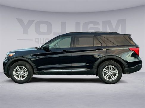 Used 2022 Ford Explorer XLT image 6