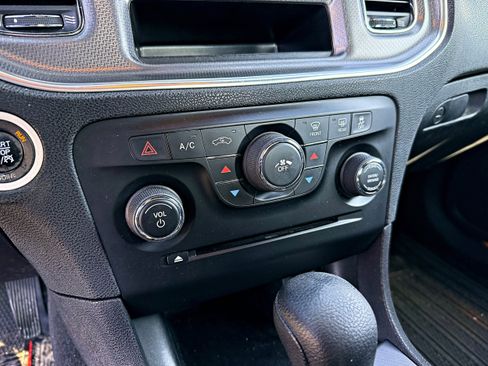 Used 2012 Dodge Charger SE image 14