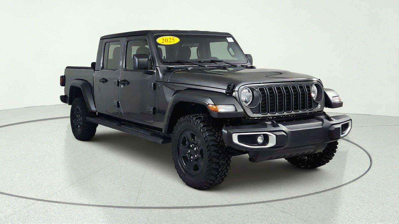 Used 2025 Jeep Gladiator Sport AWD/4WD image 1