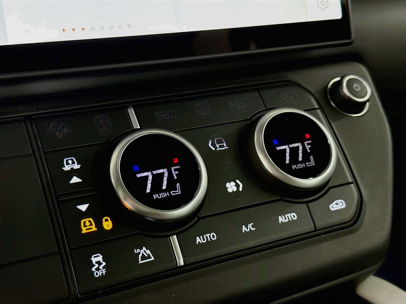 New 2026 Land Rover Defender 110 X-Dynamic SE AWD/4WD image 17