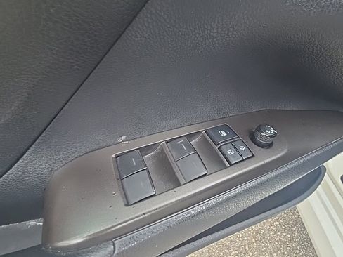 Used 2022 Toyota Camry LE FWD image 12