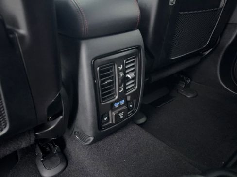 Used 2024 Dodge Durango GT AWD/4WD image 27