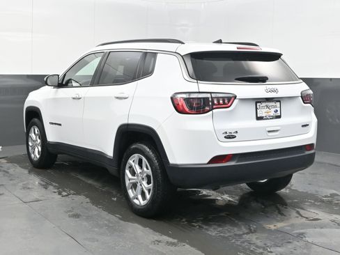 Used 2024 Jeep Compass Latitude image 6
