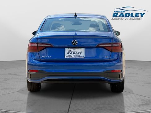 Certified 2023 Volkswagen Jetta SE w/ Panoramic Sunroof Package FWD image 3