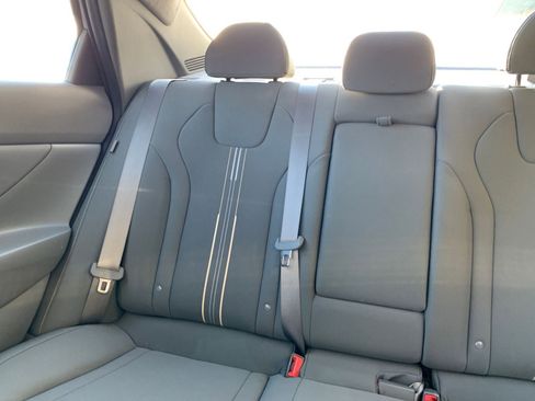 Used 2025 Hyundai Elantra SEL image 37