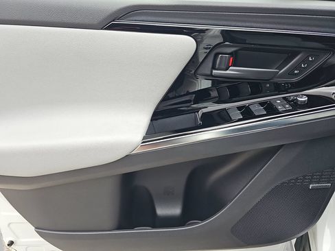 Certified 2023 Subaru Solterra AWD image 32