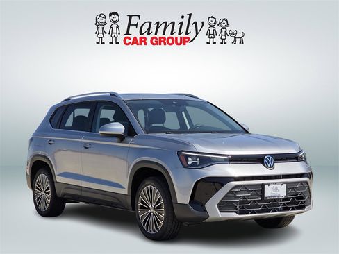 New 2025 Volkswagen Taos SE image 2