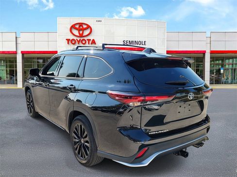 Used 2024 Toyota Highlander XSE image 4