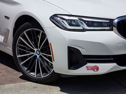 Used 2023 BMW 530e w/ Premium Package RWD image 4