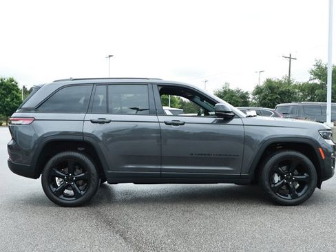 Used 2024 Jeep Grand Cherokee Limited w/ Black Appearance Package RWD image 4