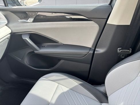 New 2025 Volkswagen Tiguan SE AWD/4WD image 14