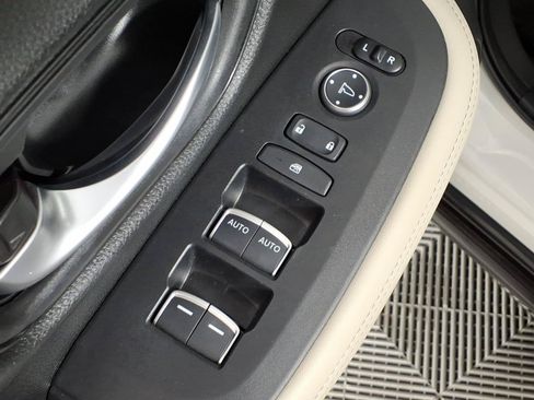 Used 2025 Honda HR-V EX-L image 19