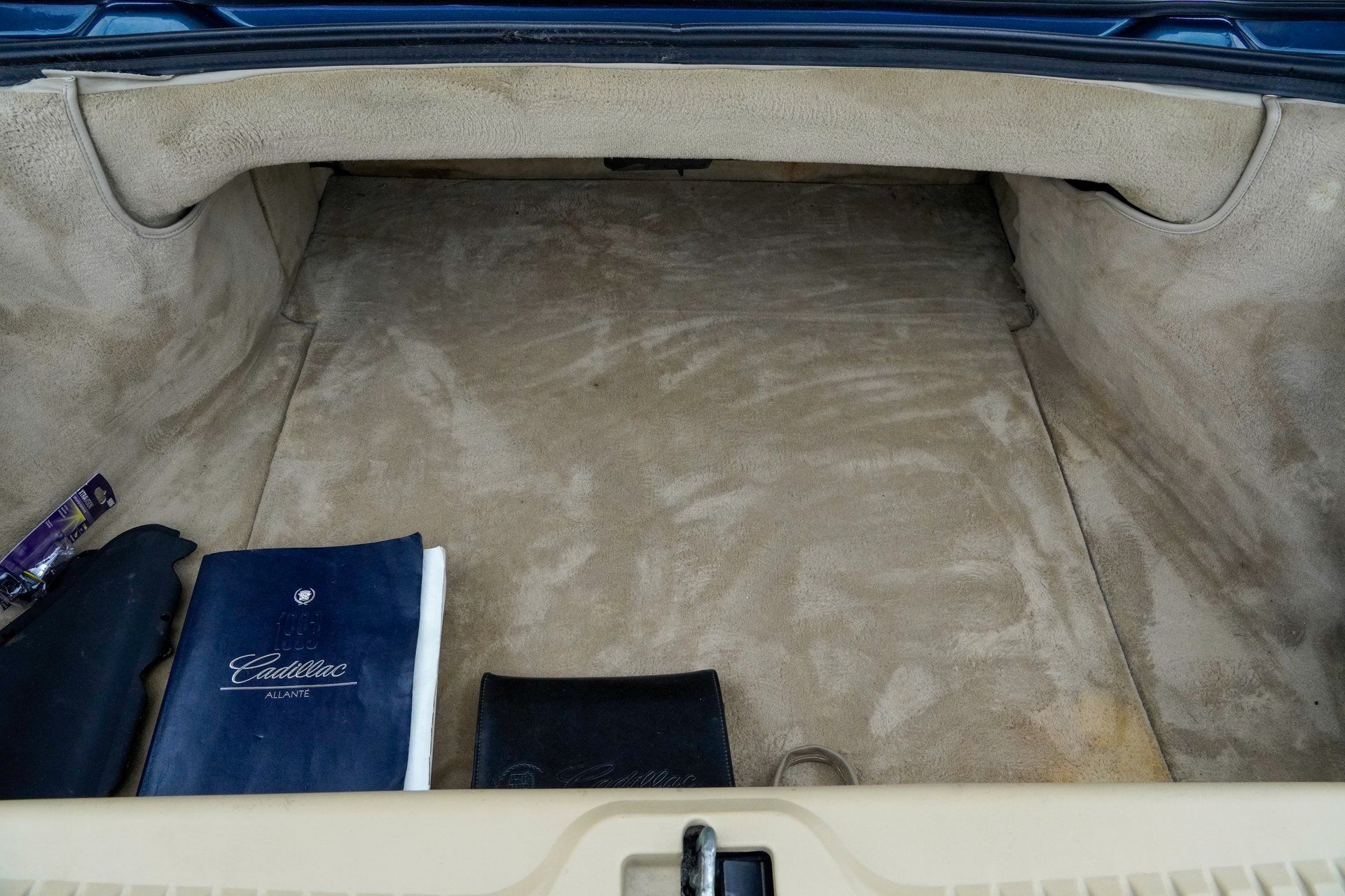Used 1993 Cadillac Allante FWD image 18