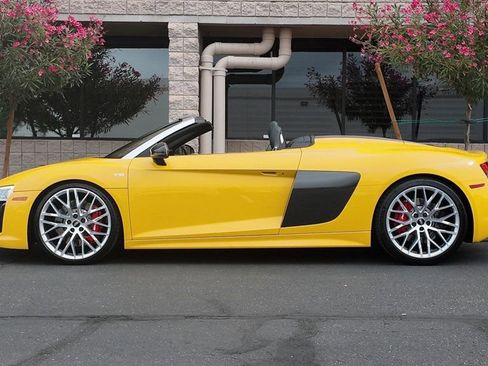 Used 2017 Audi R8 V10 w/ Carbon Exterior Package image 18