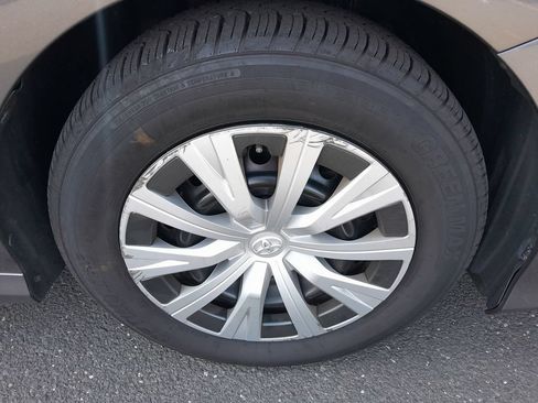 Used 2019 Toyota Camry LE FWD image 42