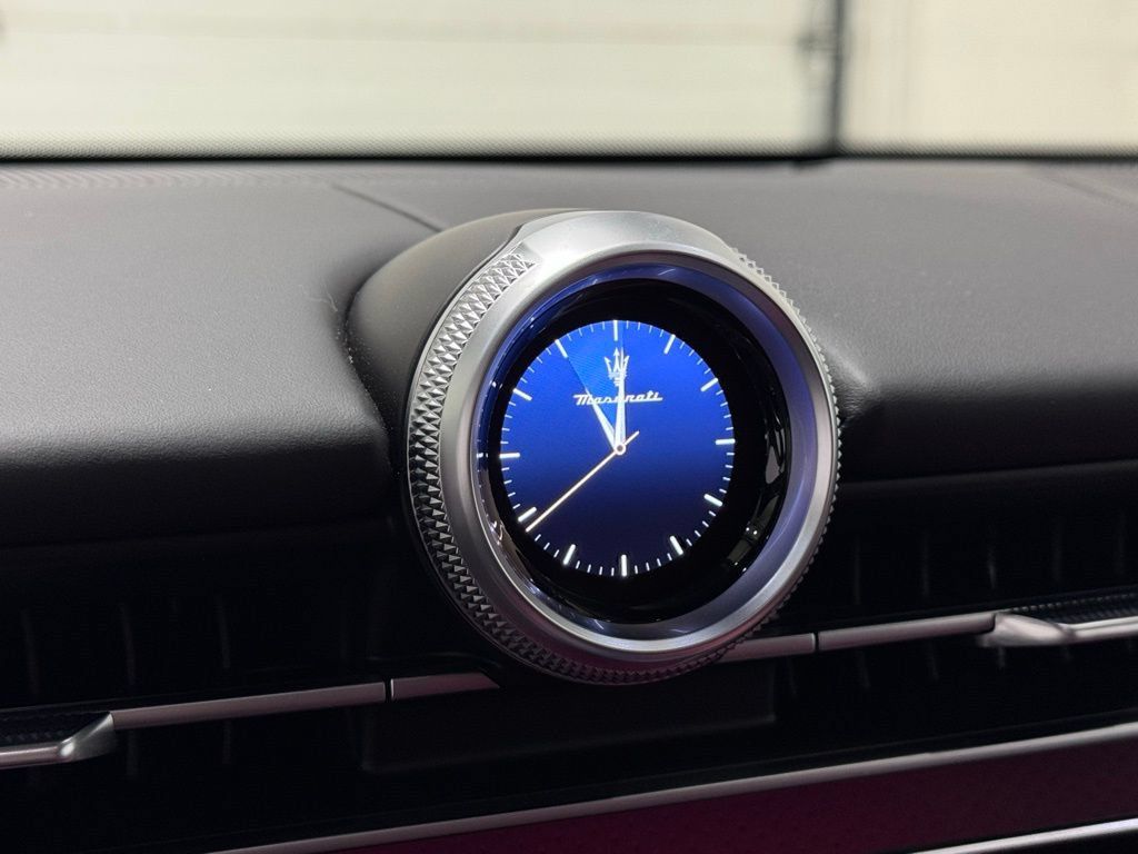Used 2024 Maserati Grecale Trofeo AWD/4WD image 36