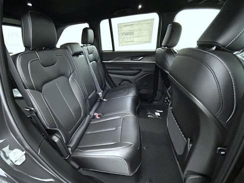 New 2025 Jeep Grand Cherokee Limited AWD/4WD image 18