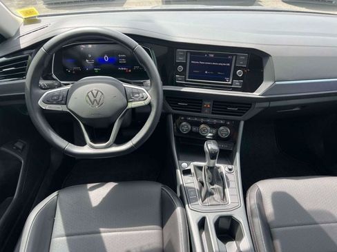 Used 2023 Volkswagen Jetta SE w/ Panoramic Sunroof Package FWD image 16