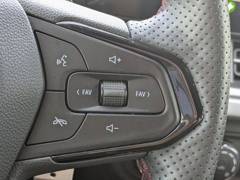 Used 2025 Chevrolet Trax RS w/ Driver Confidence Package FWD image 26