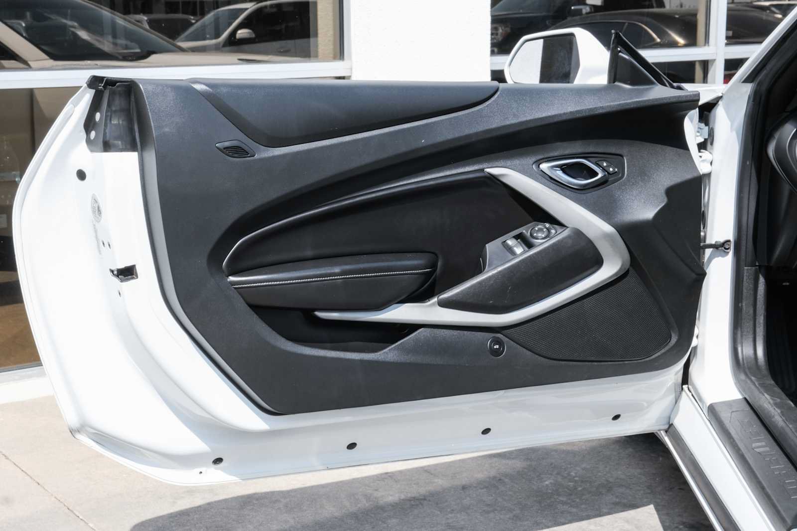 Used 2018 Chevrolet Camaro SS RWD image 31