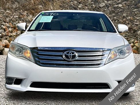 Used 2012 Toyota Avalon Limited FWD image 3