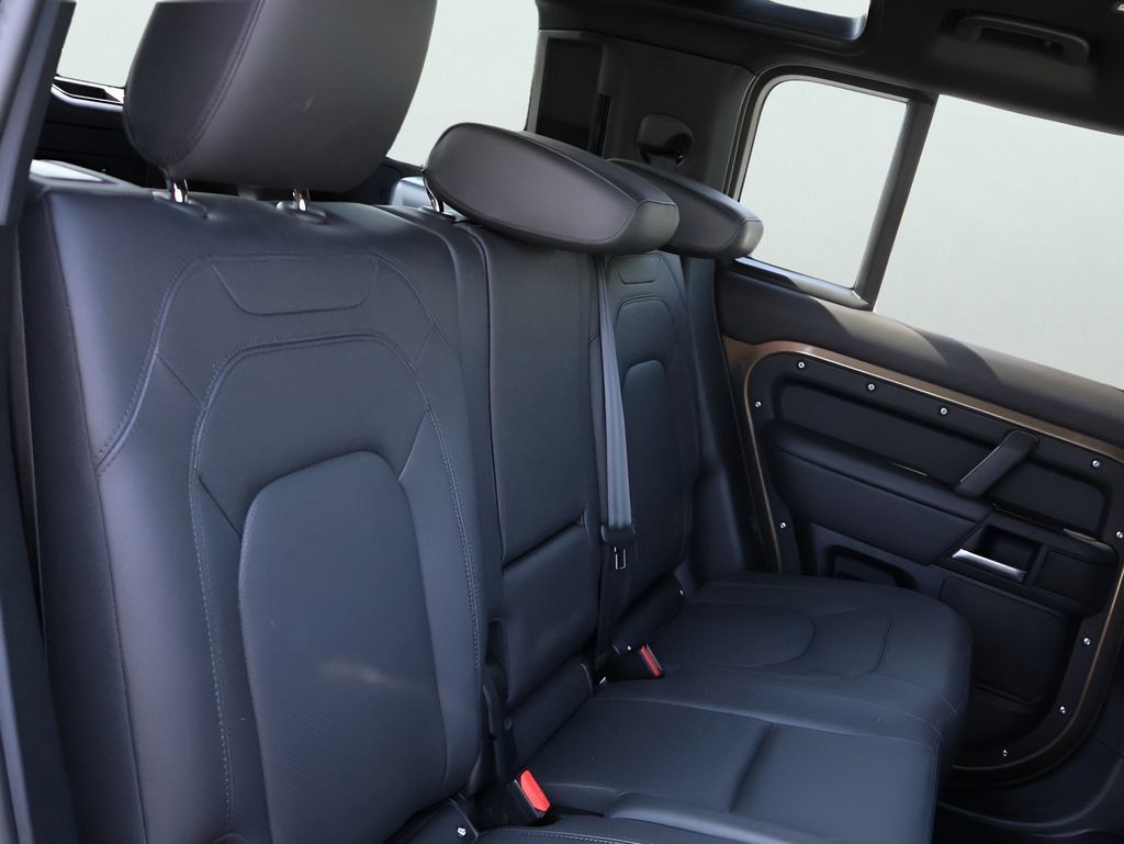 Certified 2025 Land Rover Defender 110 X-Dynamic SE AWD/4WD image 12