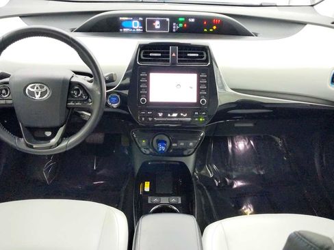 Used 2020 Toyota Prius XLE image 19