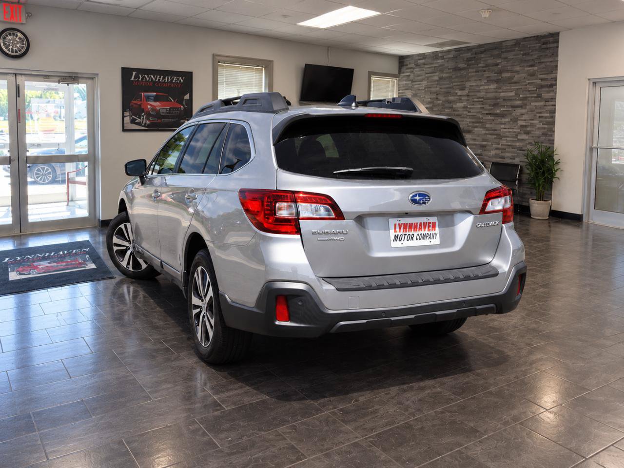 Used 2018 Subaru Outback 2.5i Limited AWD/4WD image 6