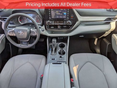 Used 2022 Toyota Highlander L FWD image 17