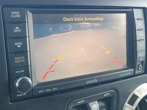 Used 2015 Jeep Wrangler Unlimited Rubicon w/ Connectivity Group AWD/4WD image 34