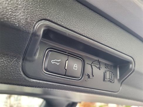 Used 2022 Ford Explorer XLT image 29