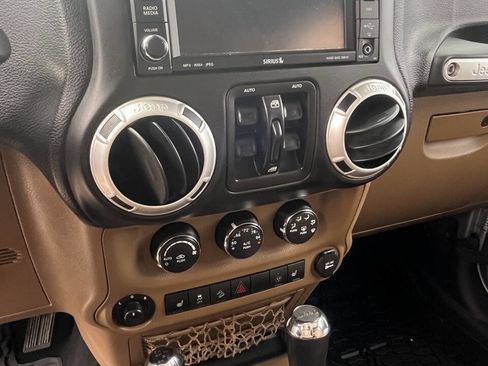 Used 2015 Jeep Wrangler Unlimited Sahara w/ Dual Top Group image 15