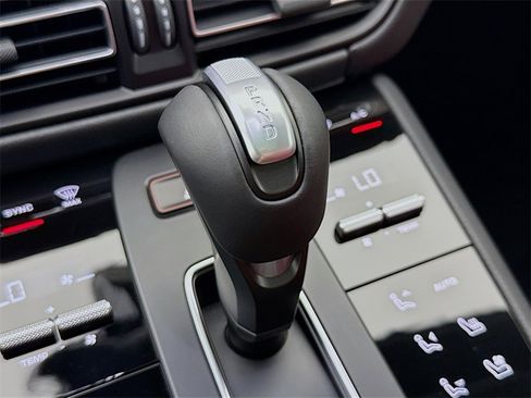 New 2026 Porsche Macan image 22