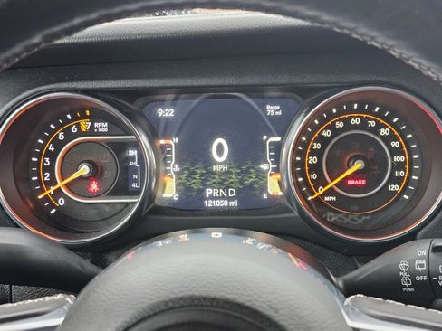 Used 2019 Jeep Wrangler Unlimited Sahara w/ Uconnect 4C Nav & Sound Group image 20