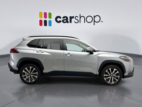 Used 2023 Toyota Corolla Cross XLE image 6