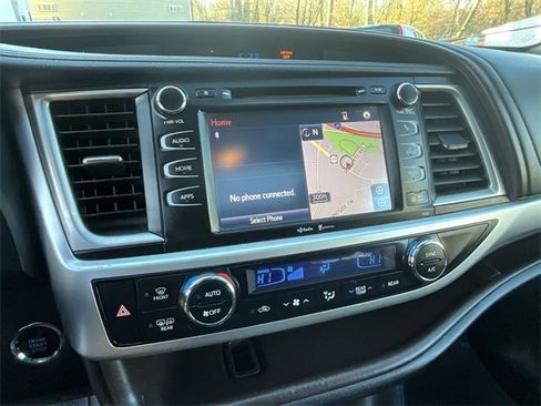 Used 2015 Toyota Highlander XLE image 18