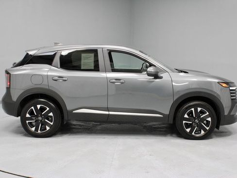 Certified 2025 Nissan Kicks SV AWD/4WD image 5