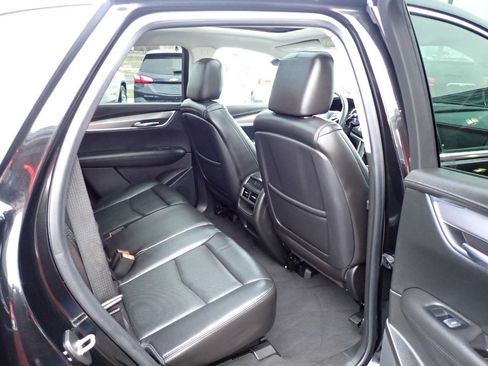 Used 2017 Cadillac XT5 Luxury image 11