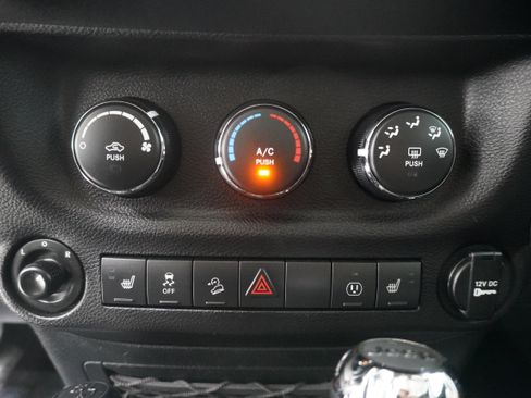 Used 2017 Jeep Wrangler Rubicon w/ Power Convenience Group AWD/4WD image 22