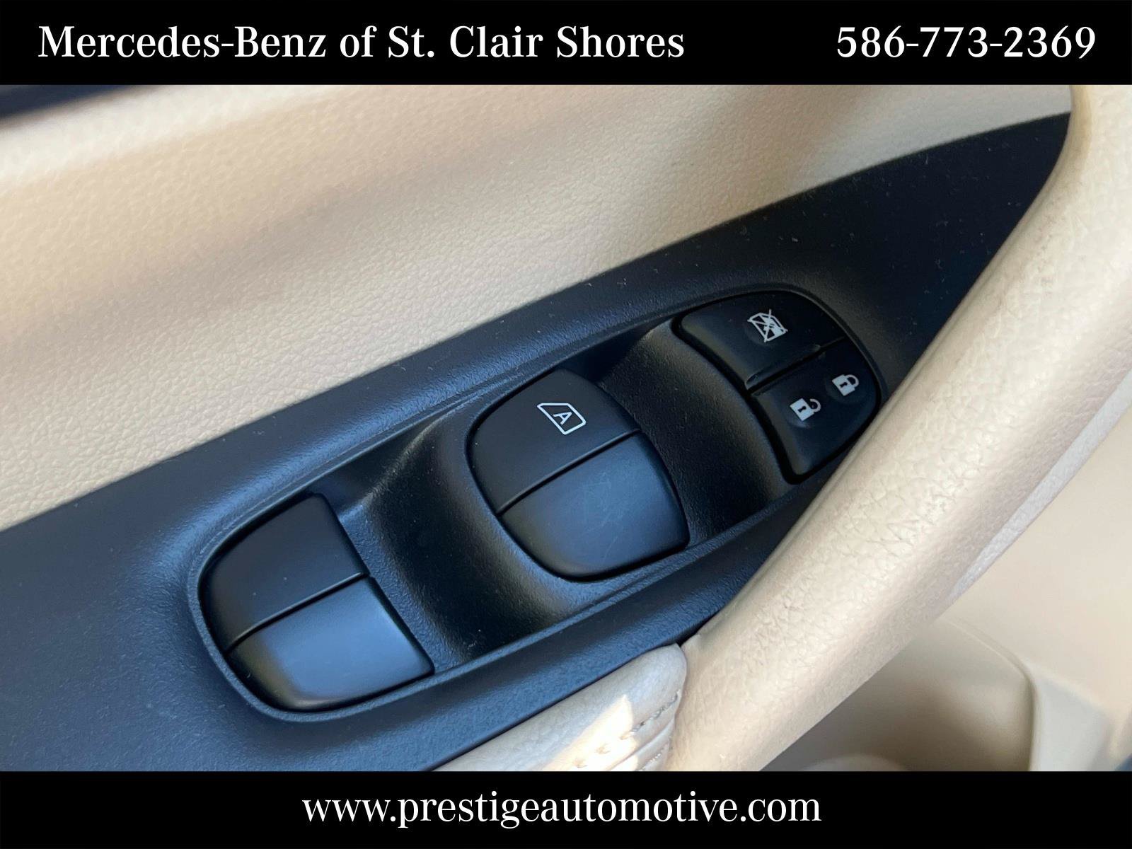 Used 2015 Nissan Rogue SV FWD image 17