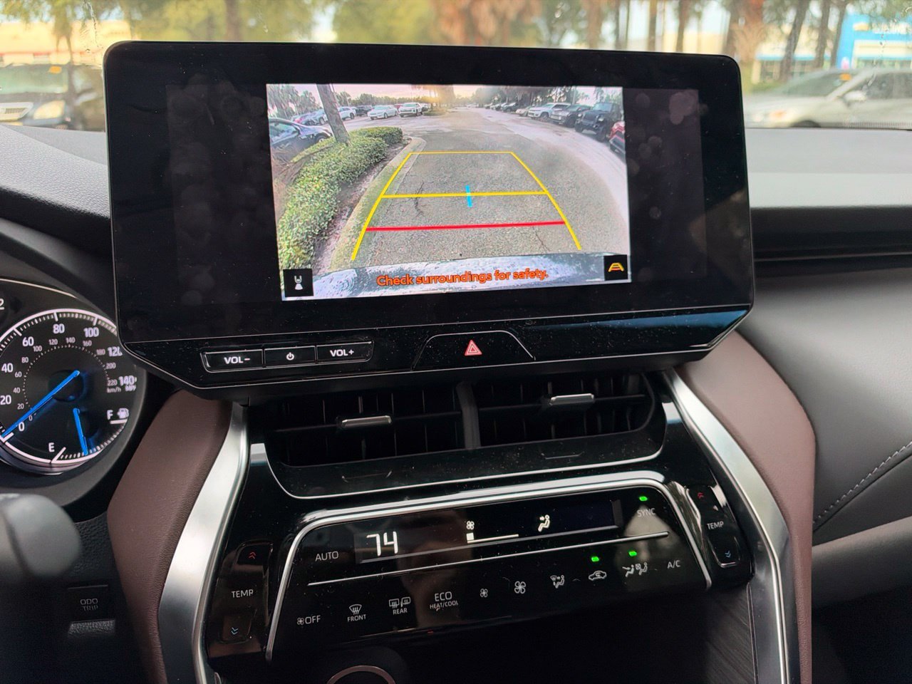 Used 2024 Toyota Venza XLE AWD/4WD image 9