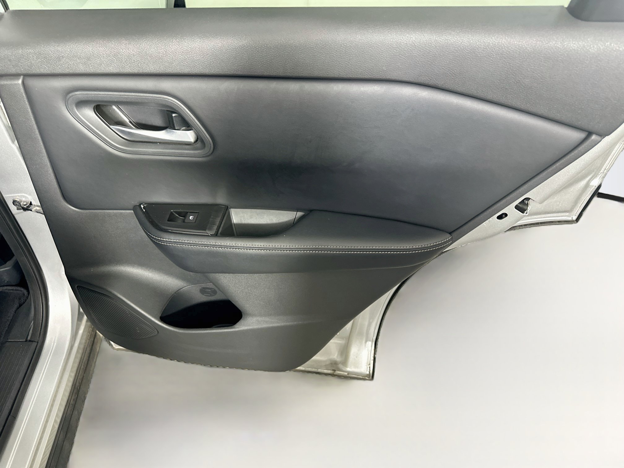 Used 2025 Nissan Rogue SV FWD image 28