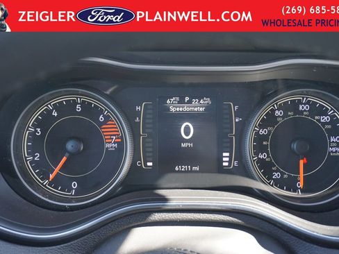 Used 2021 Jeep Cherokee Latitude Plus AWD/4WD image 27