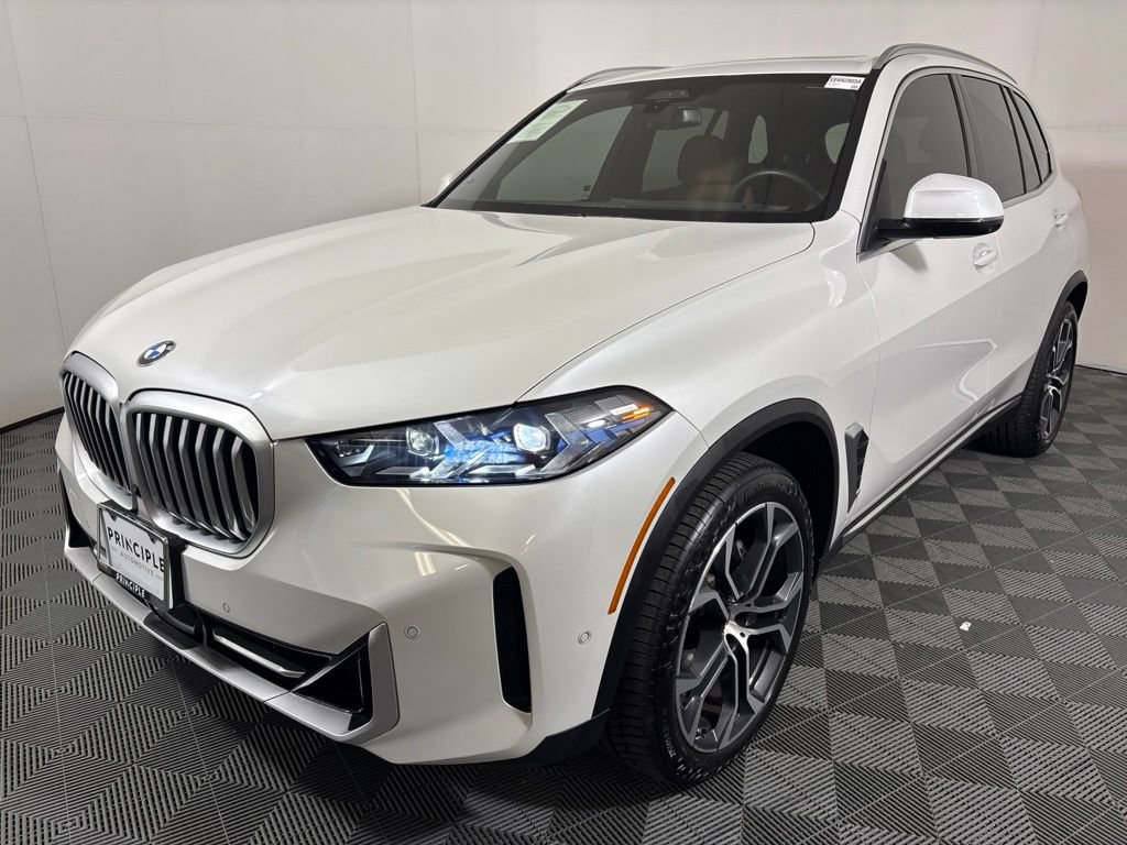 Certified 2025 BMW X5 xDrive40i AWD/4WD image 2