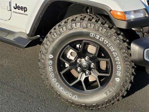 New 2025 Jeep Gladiator High Tide image 9