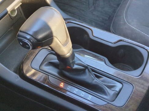 Used 2015 GMC Canyon SLE image 32