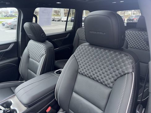 Used 2025 GMC Acadia Denali image 41